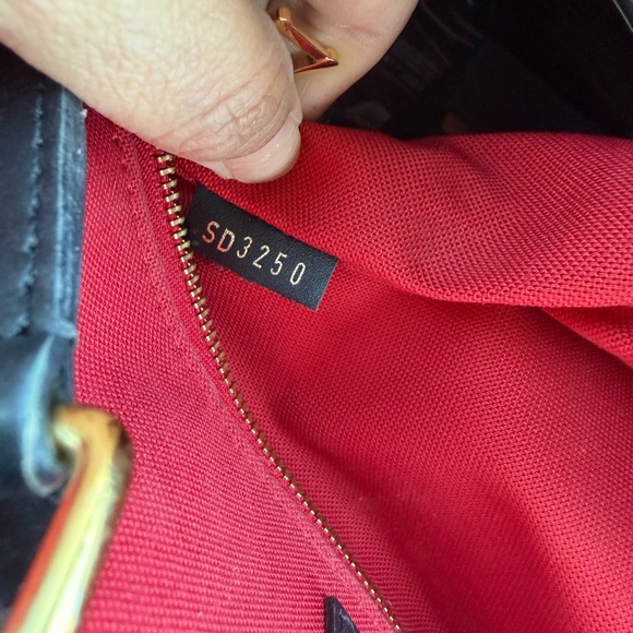 Louis Vuitton Medium MM tote - Picture 8 of 8